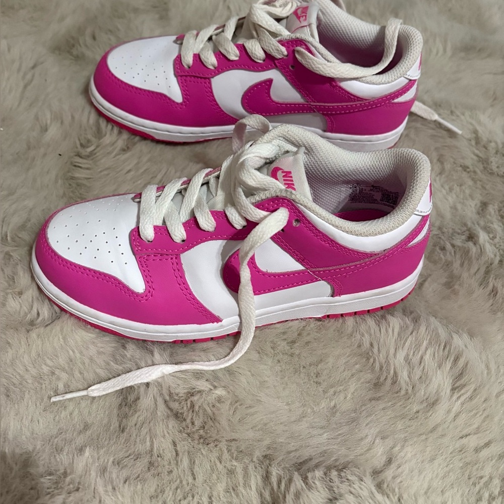 Nike Dunk Low Kids Sneakers in Pink and White